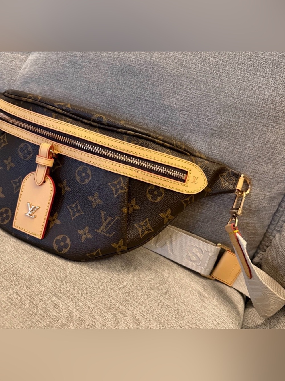 Louis Vuitton Monogram Crossbody bag - Picture 2 of 5